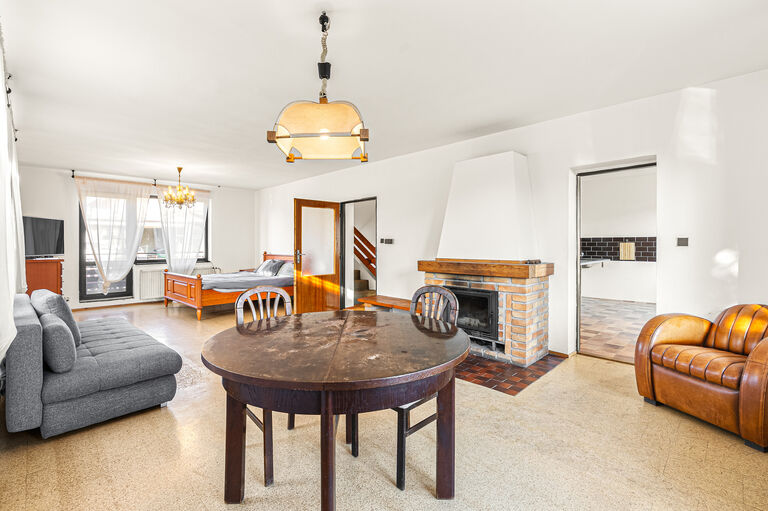 Fotografie nemovitosti - Prodej rodinný dům 5+1/2x balkón + garáž, 188 m2 m2, ul. K Šedivce, Praha 6 - Nebušice