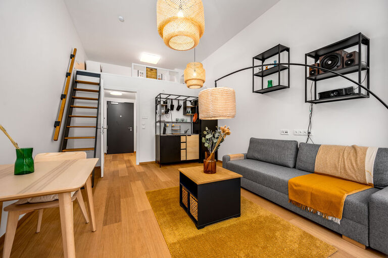 Fotografie nemovitosti - Pronájem loftového bytu 1+kk/balkón + sklep, 37/4/4 m2, ulice V Háji, Praha 7 - Holešovice