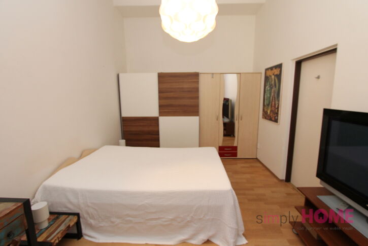 Pronájem byt 2+kk, 40m2, ul. Sokolovská, Praha 8 - Karlín